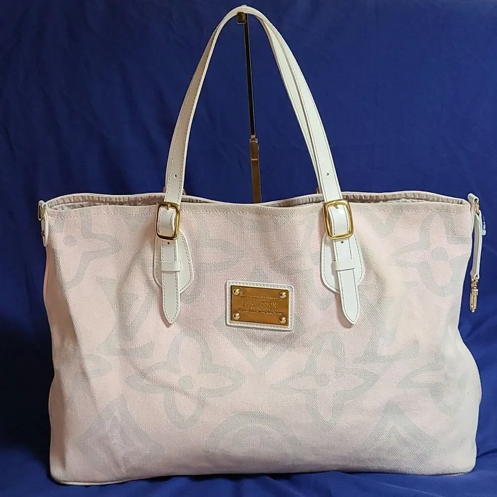 💯 Authentic Louis Vuitton Tote Bag 🍀